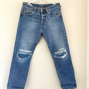 New Levis, button fly, 32 waist, 30 inseam, boyfriend style, worn only once.
